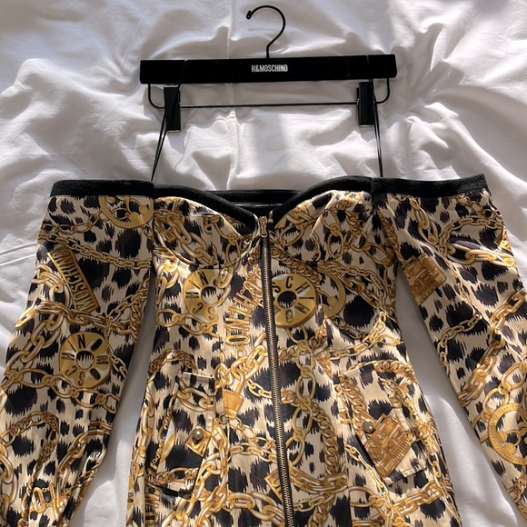 H&Moschino Gold Chain Off Shoulder Dress - Picture 3 of 8